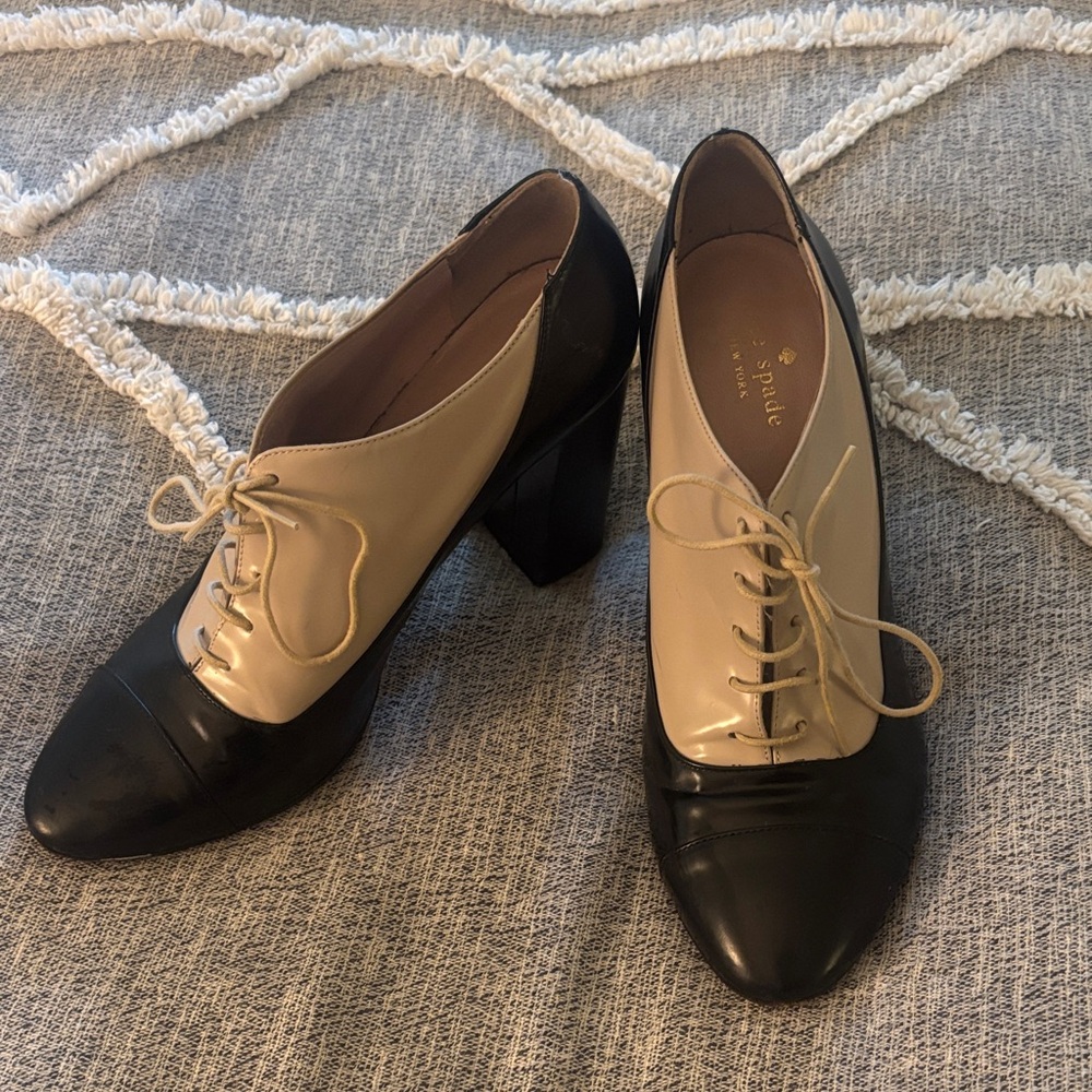 kate spade Two-Tone Black and Cream Lace-Up Block Oxford Made in Italy